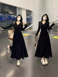 2025 New V-Neck Long-Sleeved Dress Women's Autumn Dress French Fold Design Feeling Waist Display Skin Bottom Skirt