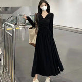 Long-Sleeved New 2025 Design French Temperament Dress Retro-Skinny Bottom Wrinkles